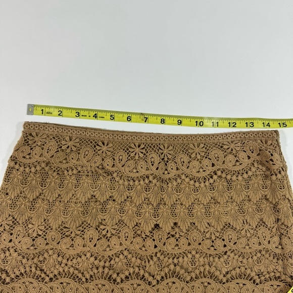 J McLaughlin Tiered Lace Pencil Skirt Beige Size 4 - Picture 6 of 7